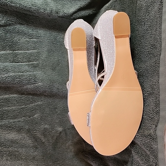 NEW  Silver Sparkle Wedge Sandals - Picture 8 of 9